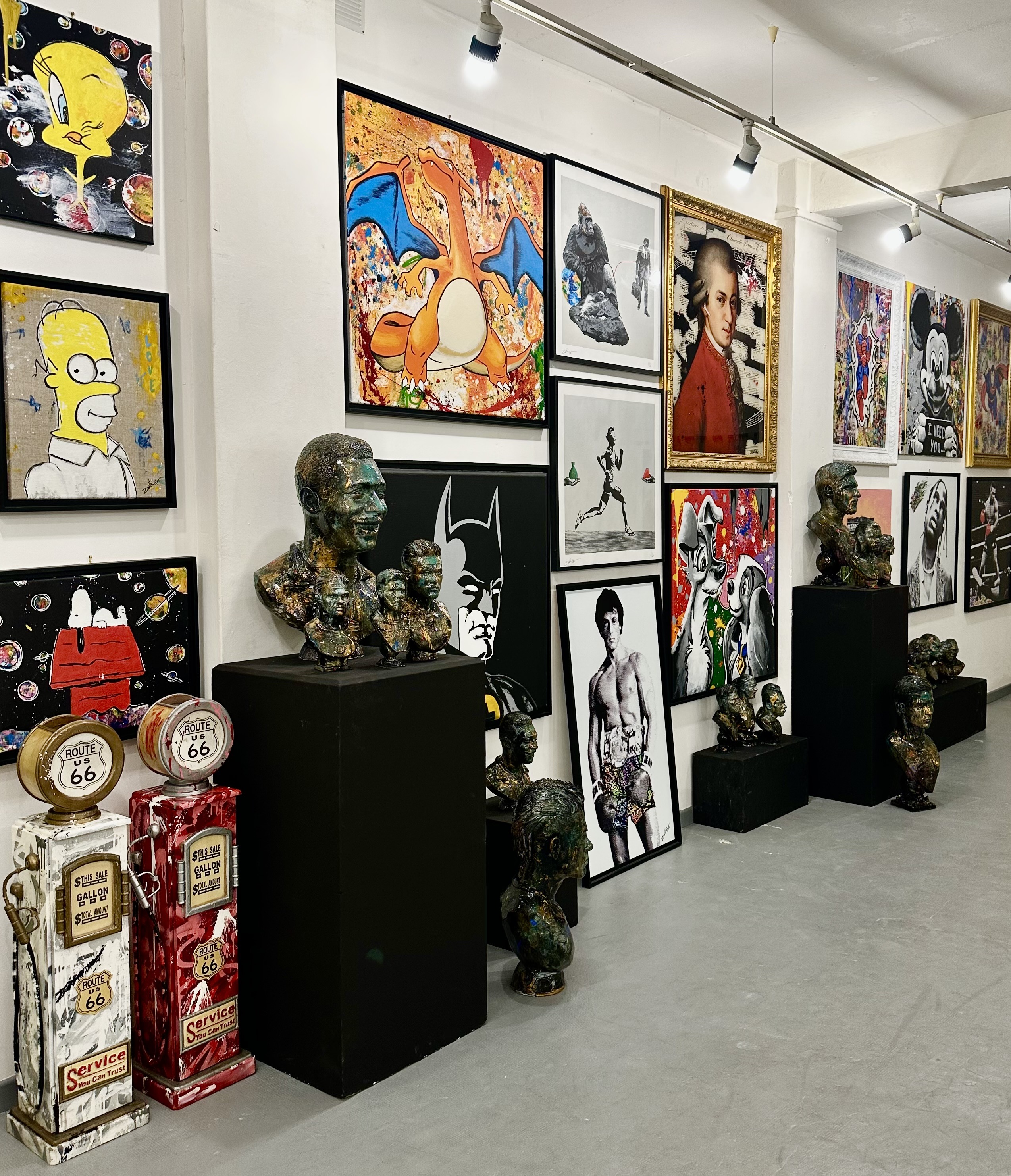 Galerie Zoulli Art : œuvres, bustes sculptés et pompes Route 66 — Mystery Box Coupe du Monde 2026