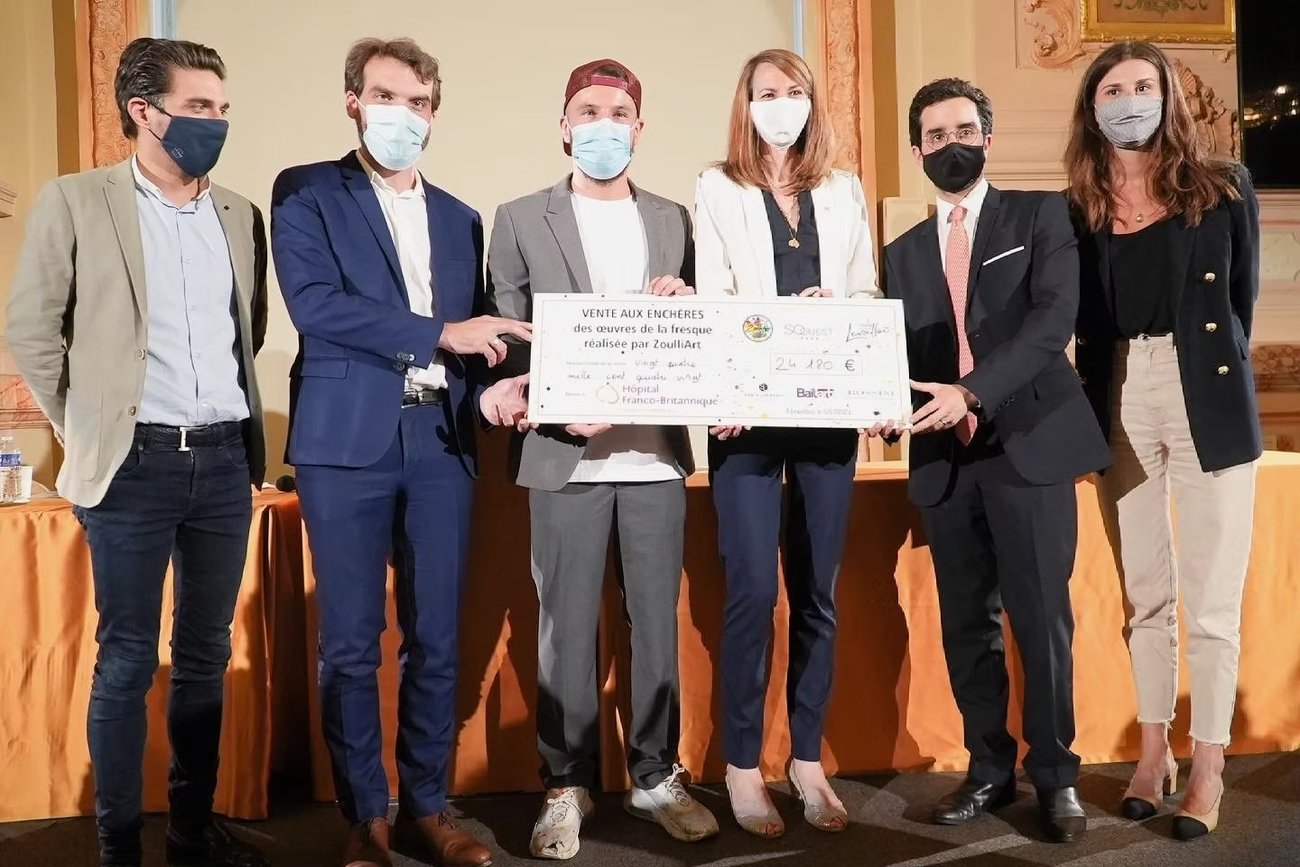 Remise du chèque de 24 180 € à l'Hôpital Franco-Britannique