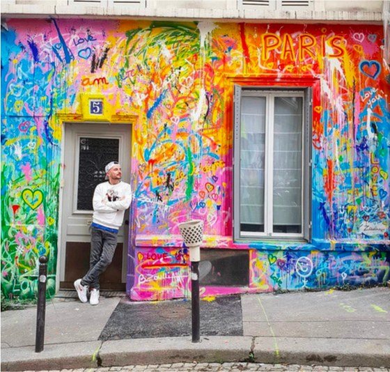 Façade Love — Paris